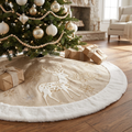 Saia para árvore de Natal com rena bordada · debaixo de uma árvore decorada